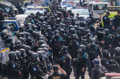 Guatemala: Tổng thống ban bố thiết quân luật