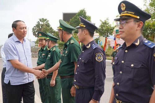 Phó Bí thư Tỉnh ủy An Giang Lâm Minh Thành khảo sát tình hình biên giới