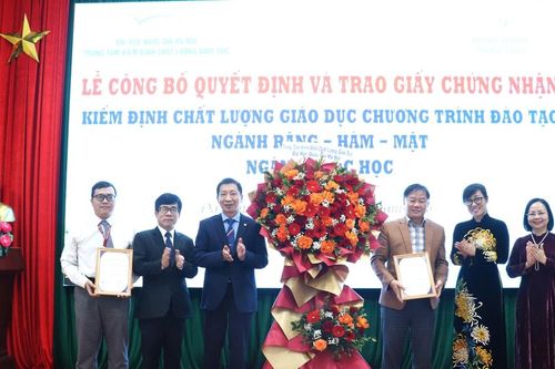 Trường Y Dược thêm 2 chương trình được trao chứng nhận kiểm định chất lượng giáo dục