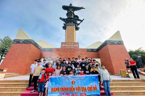 Vang mãi hào khí non sông