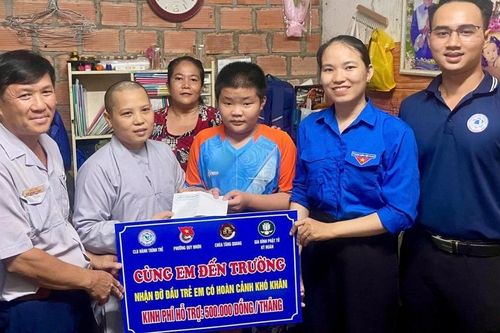 Yêu thương những mầm non