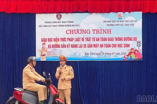 Gần 1.400 học sinh Trường THPT số 1 Bảo Yên được hướng dẫn kỹ năng lái xe gắn máy an toàn