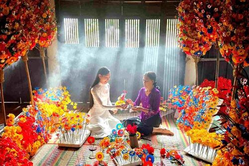 Làng hoa giấy Thanh Tiên: Sắc xuân 300 năm rực rỡ bên dòng sông Hương