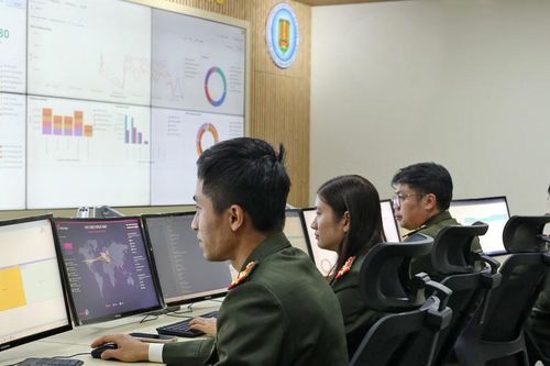 Công an Lâm Đồng tuần tra khép kín địa bàn bảo vệ Đại hội XIV của Đảng
