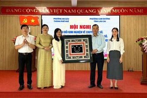 Phường Cam Đường (Lào Cai) học tập, trao đổi kinh nghiệm về chuyển đổi số tại phường An Cựu (TP. Huế)