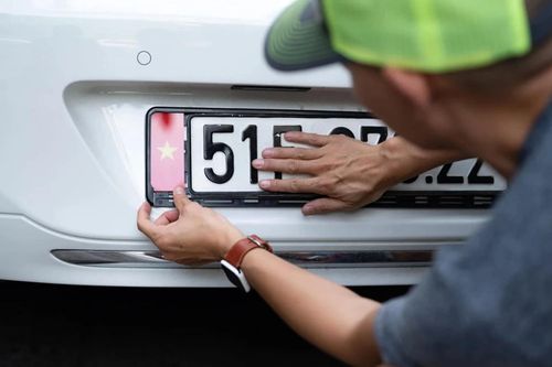 Mức lệ phí cấp biển số ô tô tại Hà Nội và TP.HCM từ 2026