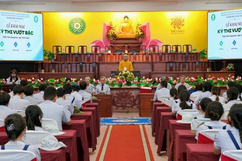 Đoàn sinh Trung Thiện, Chánh Thiện và Tung Bay thi vượt bậc tại thiền viện Quảng Đức