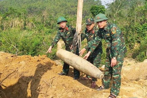 Nghệ An: Phát hiện quả bom 250kg khi đánh cá trên sông