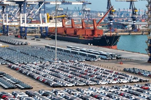 Trung Quốc đạt mục tiêu tăng trưởng 5%, cầu nội địa vẫn ảm đạm