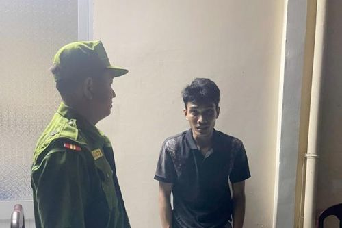 Tạm giữ đối tượng 'ngáo đá' xông vào trụ sở Công an lúc rạng sáng