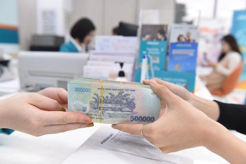 Sóng tăng lãi suất tiết kiệm, kỳ hạn 12 tháng phân hóa rõ rệt