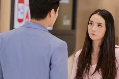 Vợ cũ nhắn tin nói nhớ, tôi trả lời 'haha', 2 năm sau gặp người bên cạnh cô ấy tôi sững sờ