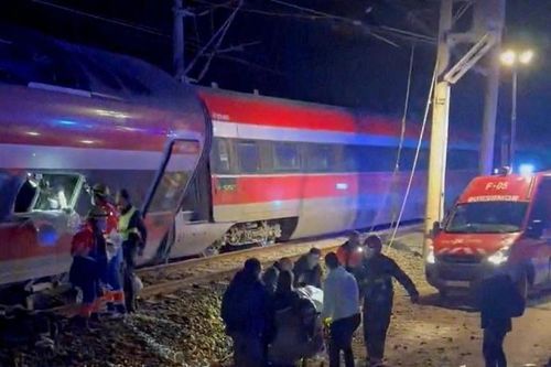 Hai tàu cao tốc đâm vào nhau ở Tây Ban Nha, 39 người thiệt mạng