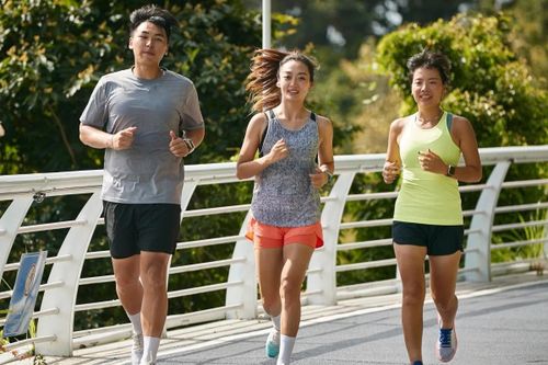 Vừa chạy bộ vừa họp với khách hàng - trào lưu mới của dân văn phòng Trung Quốc
