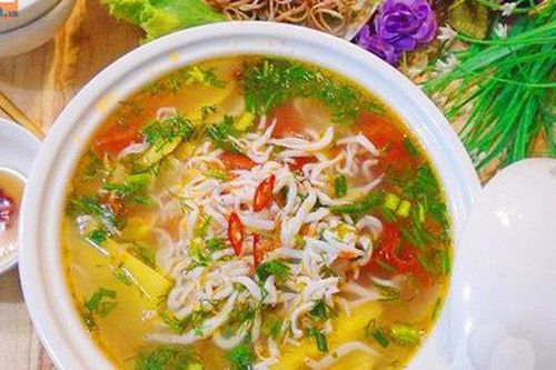Loại cá được ví như 'ngọc trong suốt' chỉ xuất hiện một mùa khiến thực khách 'săn lùng' ráo riết