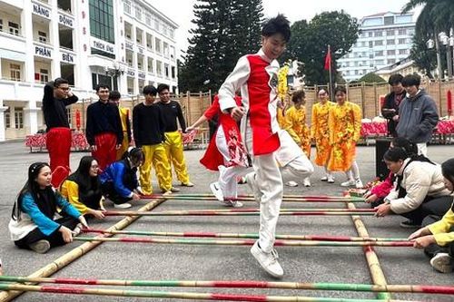 Bất ngờ mức chi tiền tỉ lì xì sinh viên dịp Tết Bính Ngọ 2026