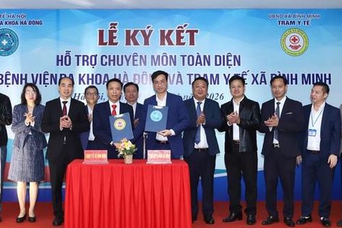 BVĐK Hà Đông đưa bác sĩ, thiết bị hiện đại về 'cắm chốt' tại trạm y tế xã