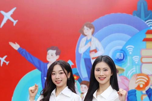 Dàn người đẹp Hoa hậu Việt Nam hân hoan chào mừng Đại hội Đảng lần thứ XIV
