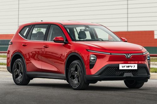 MPV phiên bản xe gia đình của VinFast chốt giá 819 triệu đồng