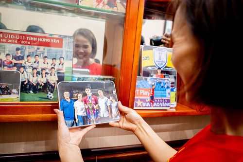 Bố của hậu vệ Phạm Minh Phúc kể lần đầu rơi nước mắt vì con trai