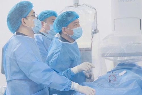 Bệnh viện đa khoa Hà Đông can thiệp thành công bít thông liên nhĩ qua da cho bệnh nhân người Campuchia