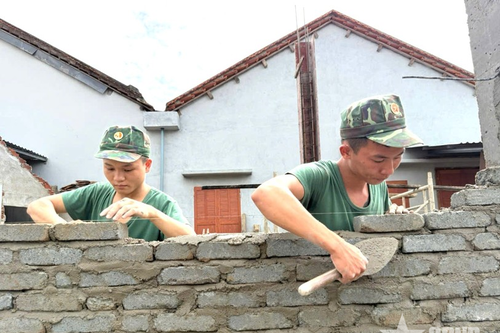 'Chiến dịch Quang Trung' - Tô thắm tình quân dân - Bài 2: Sức trẻ trên công trường xây dựng