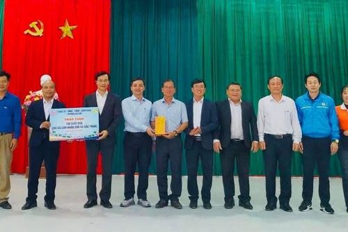 Phường An Khê trao 700 phần quà cho bà con xã kết nghĩa Đắc Pring