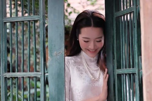 Karen Nguyễn diện áo dài đẹp miễn chê, khoe nhan sắc ngày càng mặn mà