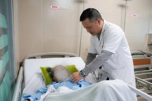 Cứu sống nữ bệnh nhân 77 tuổi bị vỡ tim do chấn thương ngực kín sau tai nạn