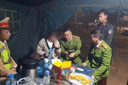 CSGT Phú Thọ kịp thời ngăn chặn người phụ nữ có ý định tự tử