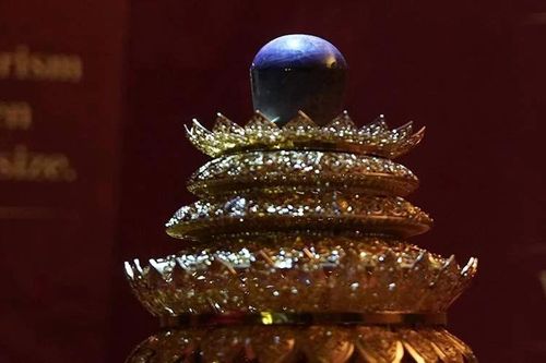 'Ngôi sao tím' khổng lồ ở Sri Lanka trị giá 300-400 triệu USD gây chấn động