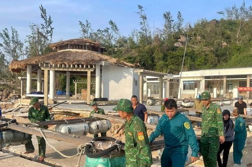 Những đóa hoa tuổi trẻ dâng lên Đảng