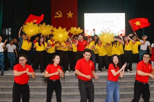 Đội Tình nguyện viên Nghệ sĩ TP. Hồ Chí Minh lan tỏa mùa Xuân yêu thương trong ngày cao điểm chiến dịch Xuân Tình nguyện 2026