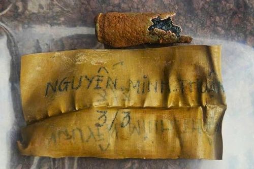 Phát hiện hài cốt liệt sĩ kèm di vật khắc tên 'Nguyễn Minh Thuận'