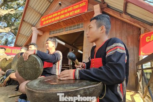 Buôn làng Tây Nguyên rộn ràng chào mừng Đại hội XIV của Đảng