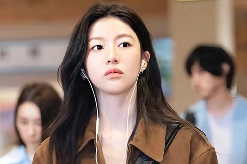 Gỏi cuốn, bánh xèo Việt Nam xuất hiện trong phim Hàn đang gây sốt