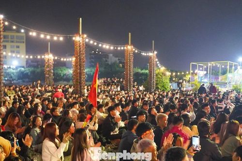 Hàng quán đông nghịt CĐV tiếp lửa cho U23 Việt Nam 'đại chiến' U23 Trung Quốc
