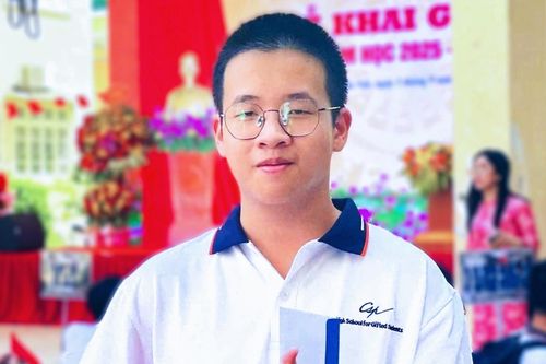 Nam sinh lớp 10 giành giải nhất Toán quốc gia, từng là thủ khoa 2 trường chuyên