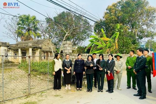 Kiểm sát việc cưỡng chế giao quyền sử dụng đất