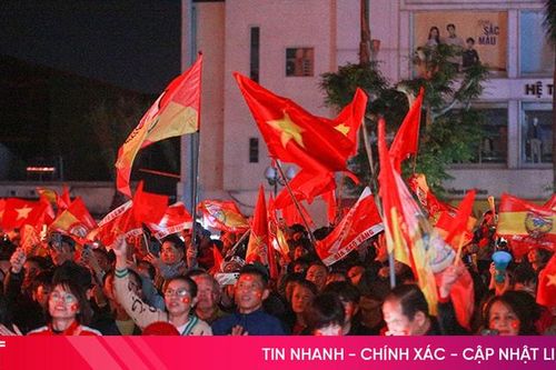 Người hâm mộ Hà Tĩnh 'cháy' hết mình cùng U23 Việt Nam