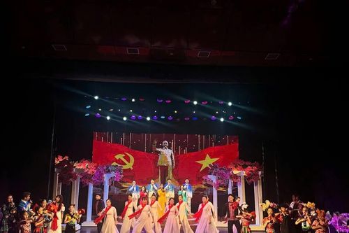 Lan tỏa tinh thần yêu nước qua các chương trình nghệ thuật mừng Đại hội Đảng
