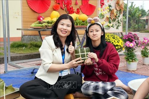 Ấm áp chương trình 'Bánh chưng xanh - Chợ Tết quê em' dành cho trẻ khuyết tật