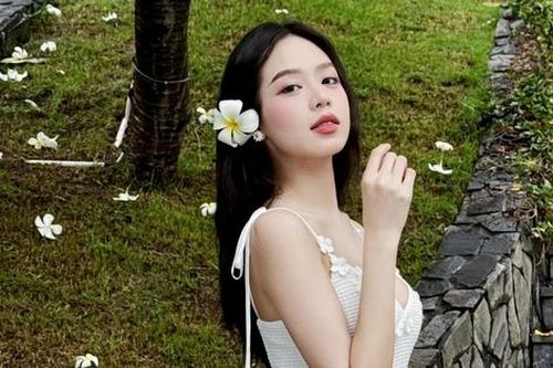 Lộ bằng chứng Hoa hậu Thanh Thủy đang hẹn hò sao nam 8X