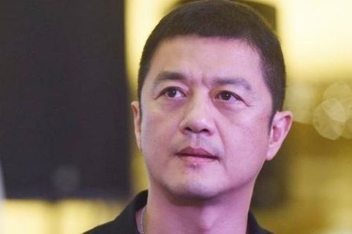 'Đại hiệp' đình đám, được fan quyên góp 34 tỷ đồng giải cứu trong ê chề