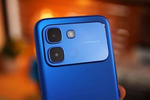 Smartphone màn hình cong, chip Dimensity 7100, pin 6.500mAh, giá hơn 5 triệu đồng