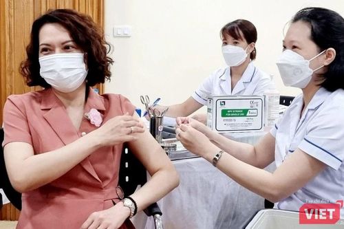 WHO và chuyên gia bác bỏ thông tin vaccine COVID-19 gây ung thư