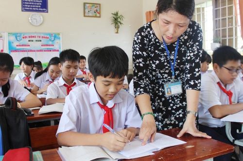 Bộ Nội vụ thông tin về lộ trình bổ sung biên chế y tế, giáo dục