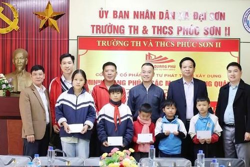 Mang niềm vui đến với học sinh hoàn cảnh khó khăn