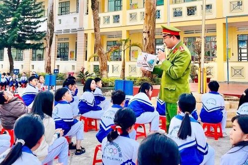 Pleiku: Gần 1.700 HS tham gia ngoại khóa 'Em là hiệp sĩ giao thông-Nói không với tiếng pháo nổ'