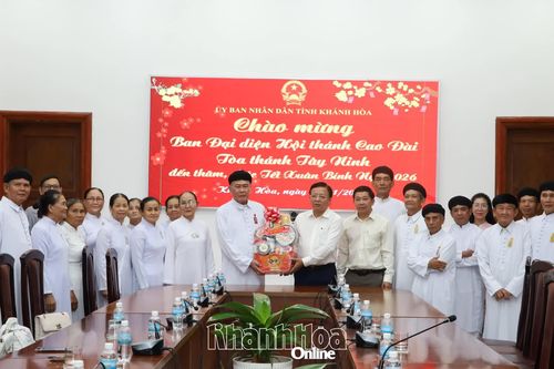 Phó Chủ tịch UBND tỉnh Lê Huyền tiếp Ban Đại diện Hội thánh Cao đài Tòa thánh Tây Ninh tỉnh đến chúc Tết
